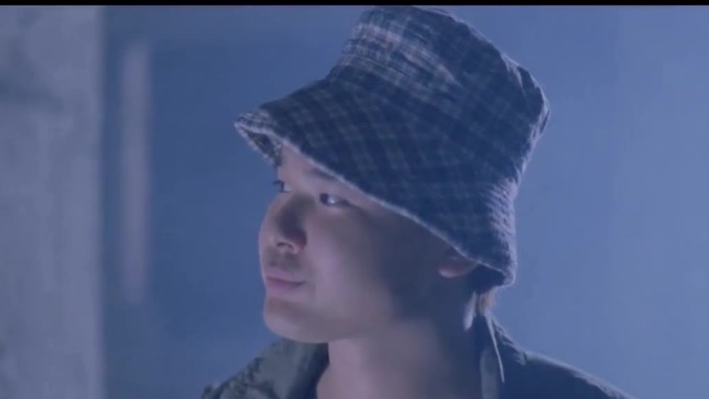 为了证明自己胆子大,男主要去鬼屋睡一觉,玩笑开大了就是悲剧